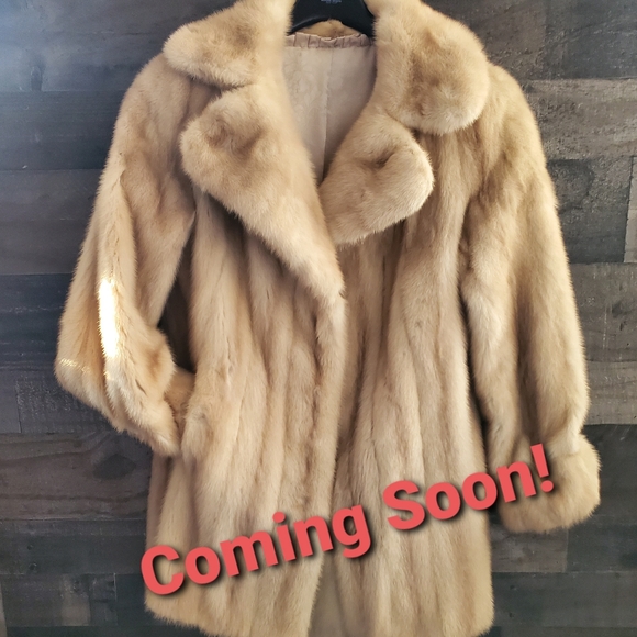 N/A Jackets & Blazers - ❤️‍🔥MAKE AN OFFER!!!!!❤️‍🔥  MINK GENUINE FUR COAT! Must clear out closet!